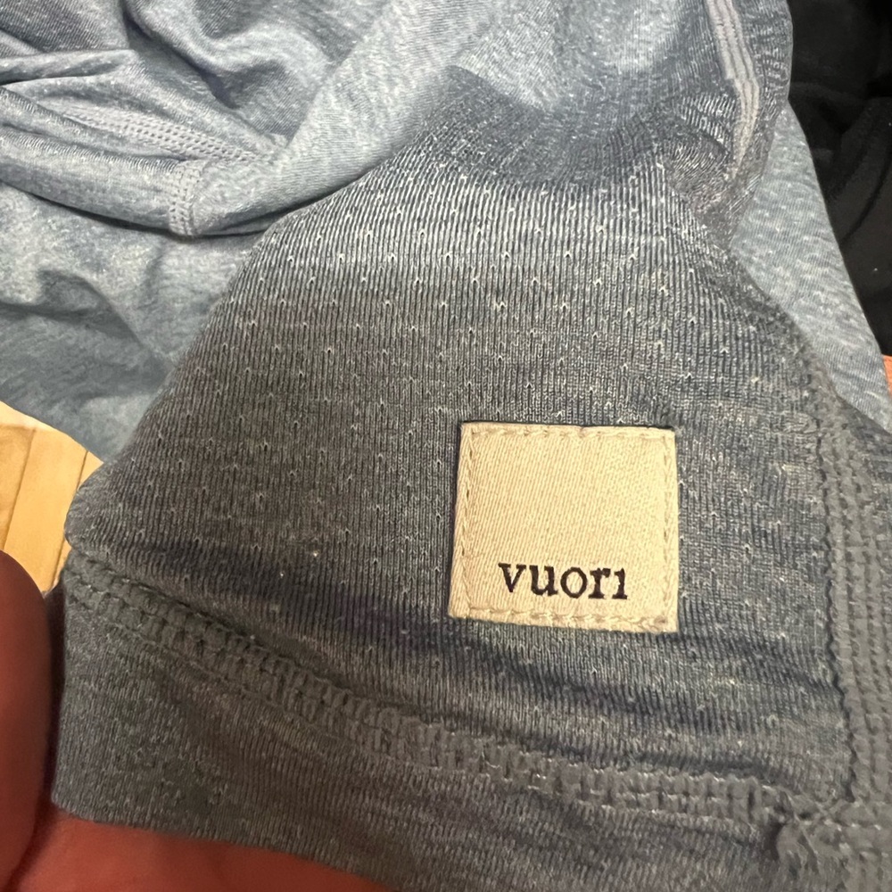 Vuori Men’s Tradewind Performance Tee - Picture 3 of 4